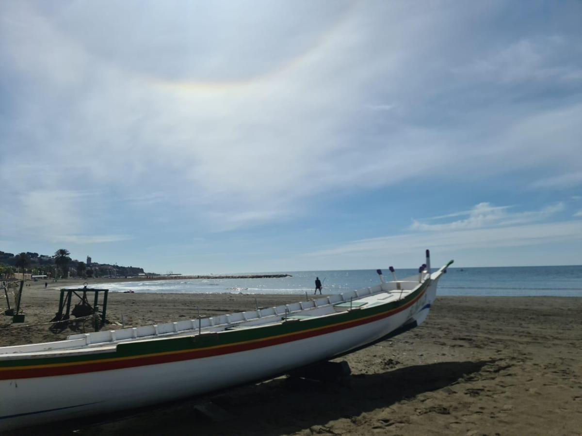 Apartamento Cerca De La Playa Apartment Malaga Luaran gambar